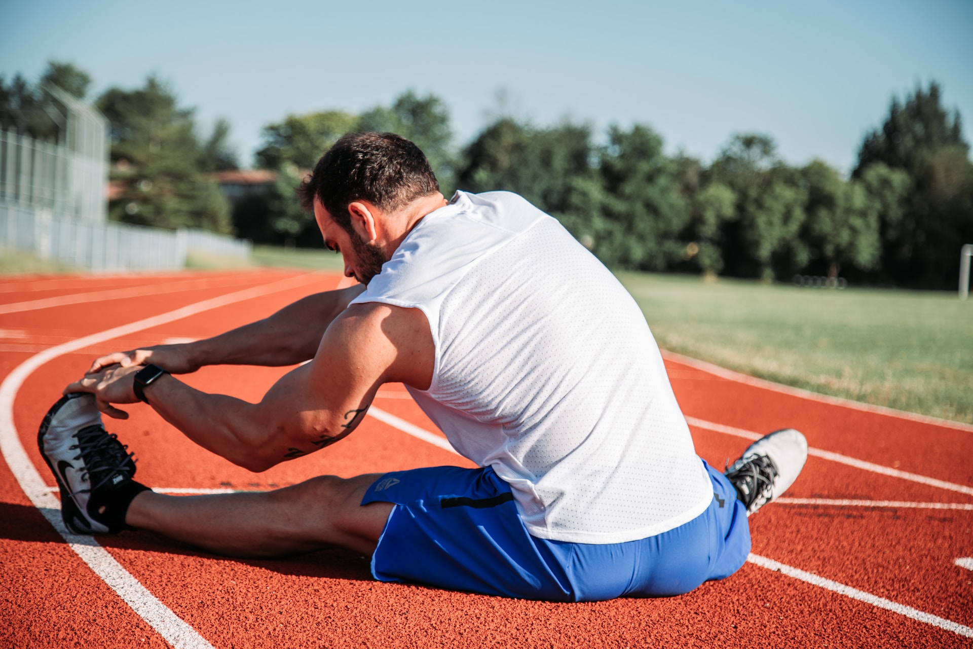 runner stretching, news, Sports Physicals